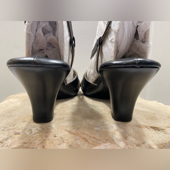 Softshoe by Medicus Black Leather Slingback Peep Toe Low Heel Sandals Sz 9.5 - Picture 5 of 16